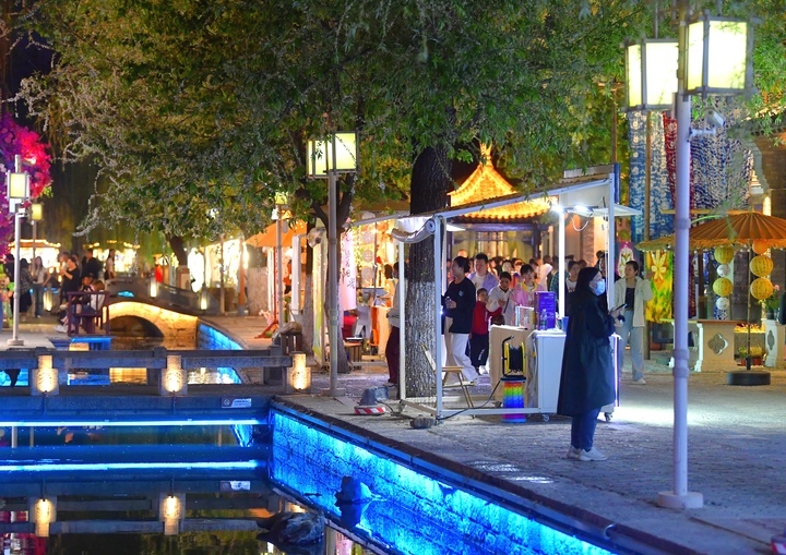 华灯初上，百花洲历史文化街区扮靓老城