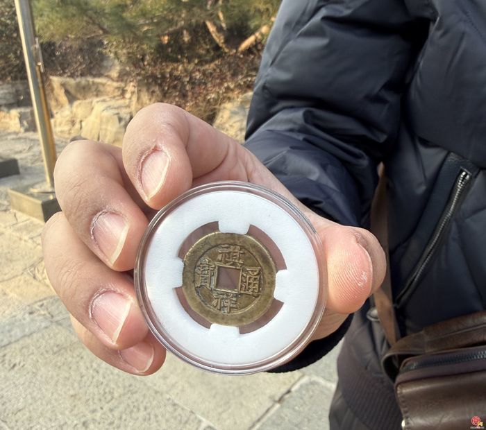 水下探测“神器”上场！趵突泉景区成功帮助游客打捞珍稀古币