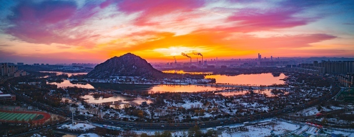 雪后济南华山迎绝美晨曦