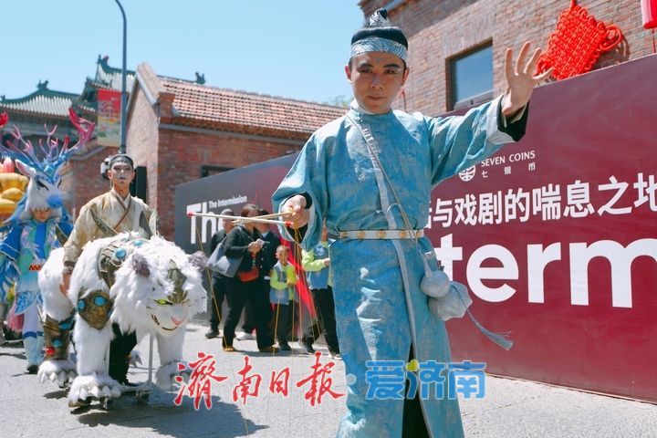 鳌鱼、凤凰舞动百年老街，“山海经”国风秀点亮济南上新街
