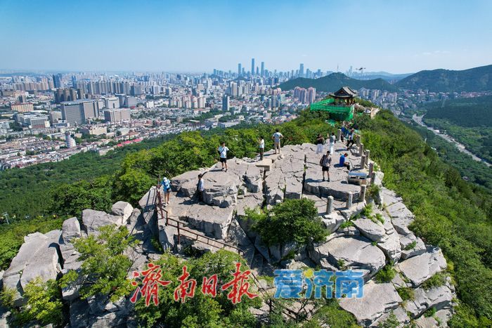 千佛山登高赏秋 尽享泉城诗意