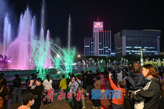 泉城客厅焕新韵，荷花音乐喷泉打造视听盛宴