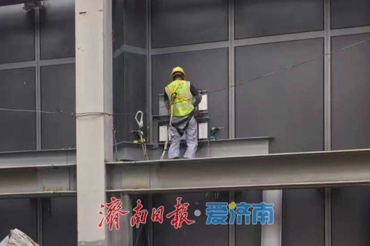济南CBD绿地山东428超高层项目泛光照明工程完工