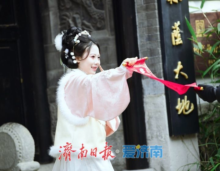 “簪花”点翠映泉城，立春时节“俏”争春