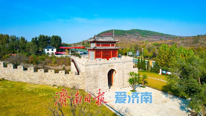 锦阳关齐长城遗址：秋日古垣映彩叶 千年雄关展新颜