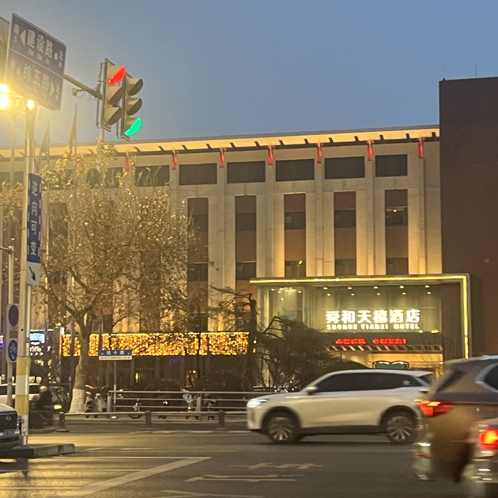 济南地铁4号线体验“逛吃走廊”，唐冶中央公园要打造地铁夜市