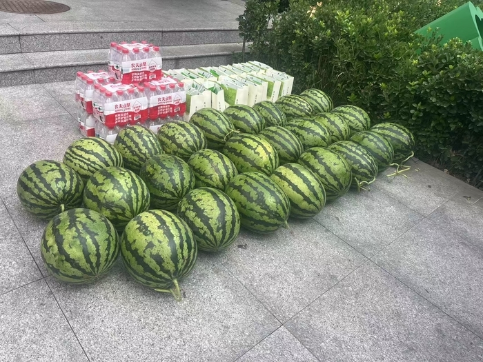 高温下的“清凉守护”：济南136处歇脚点为环卫工人撑起夏日绿荫
