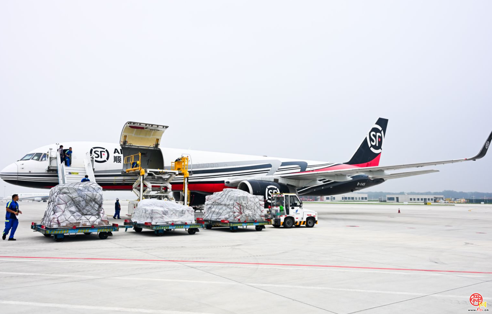 开辟空中经贸新通道  济南城市建设集团济南—仁川国际货运航线正式启航