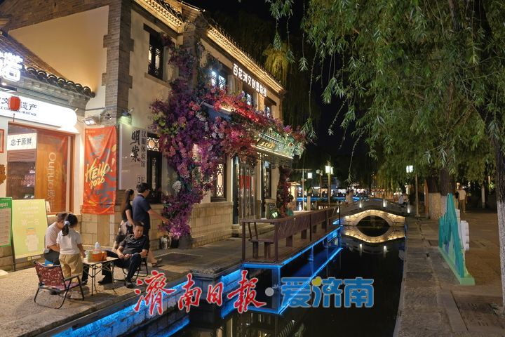 泉灯相映 明府城夜景氛围感拉满