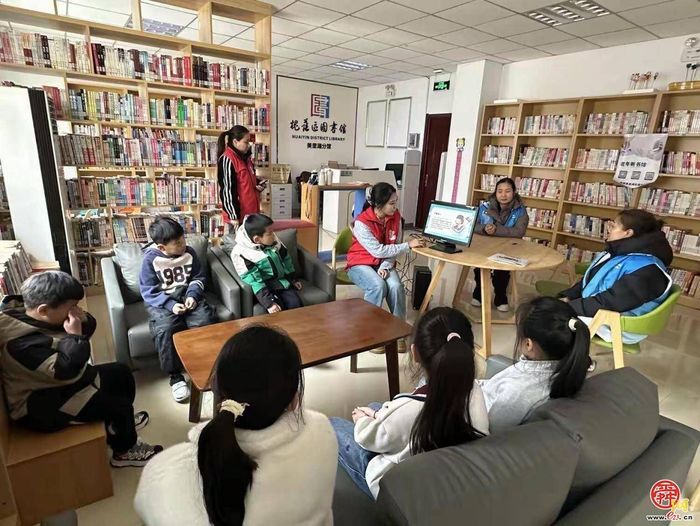 不止春日一抹香  槐荫在“书”适圈中“阅”见美好