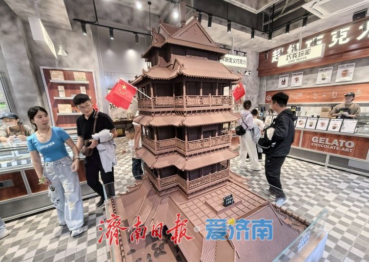 百年老建筑焕新开放，“巧克力”版超然楼引人注目