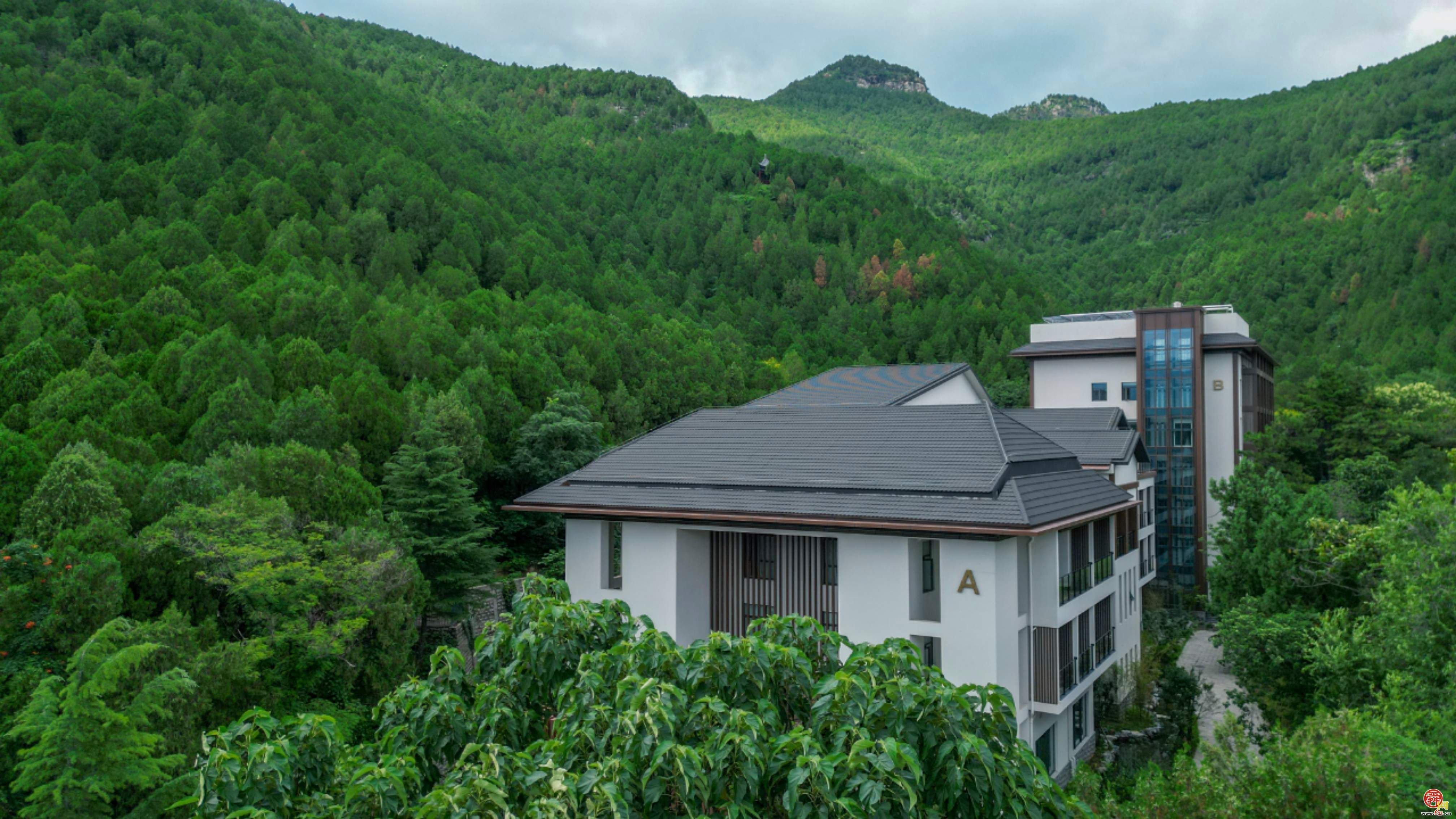 解锁自然文化度假新体验：云华四季村大酒店品牌焕新