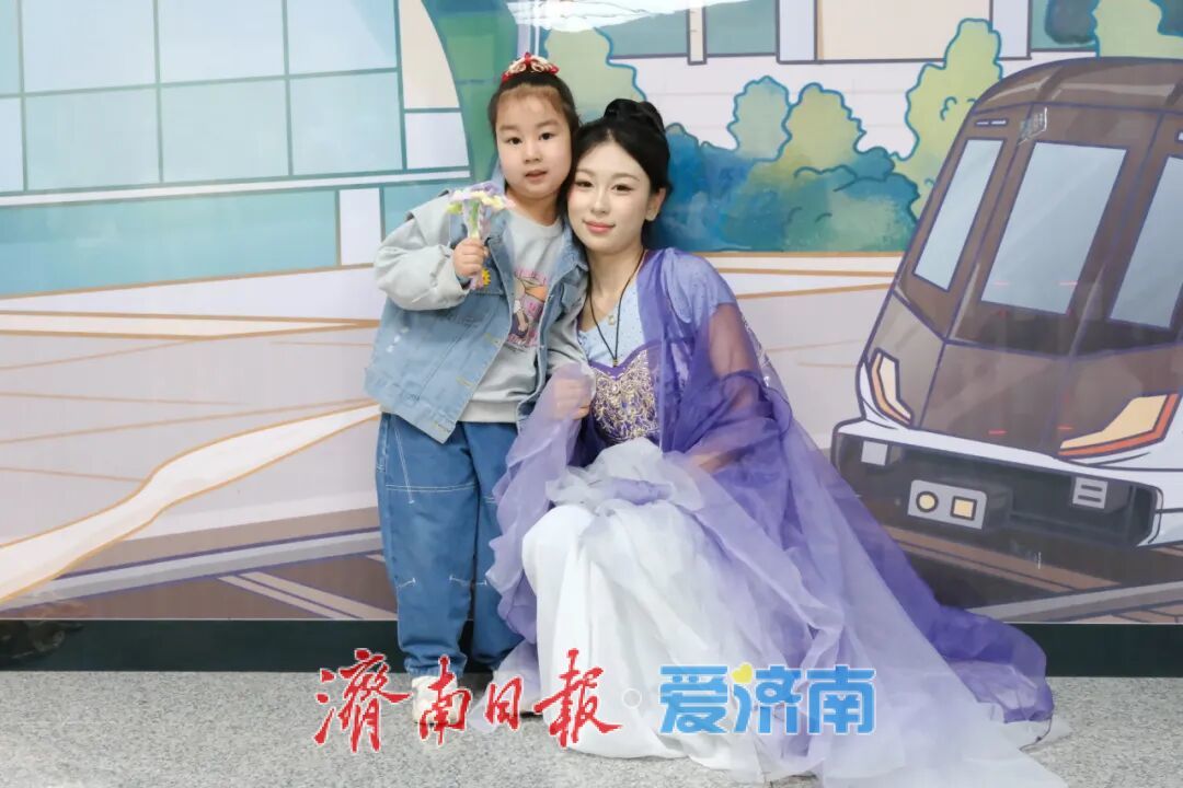 济南地铁开展“花漾泉城・悦享春行”春日主题活动