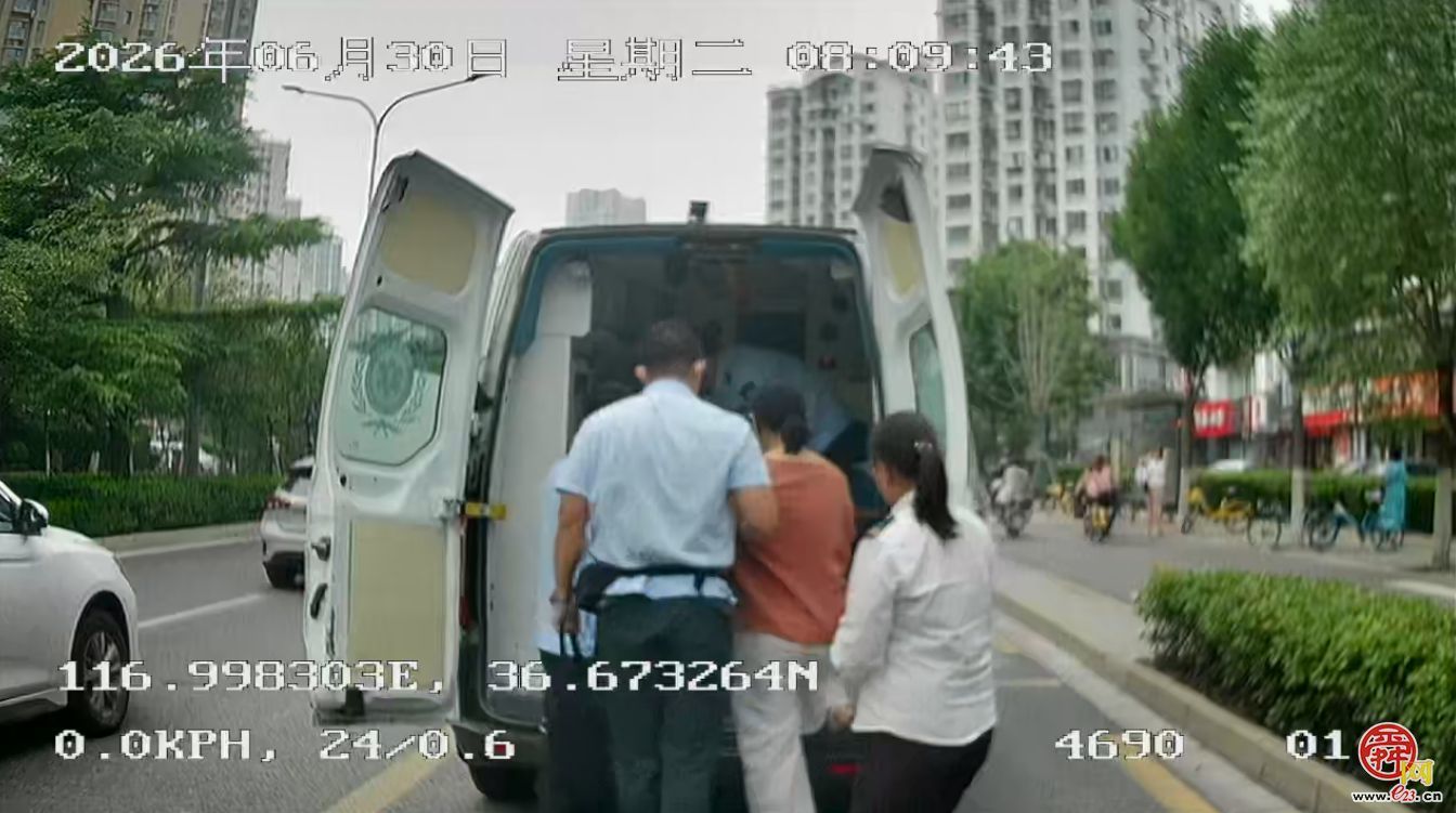 济南公交：一面锦旗一封信 一份善举见真情