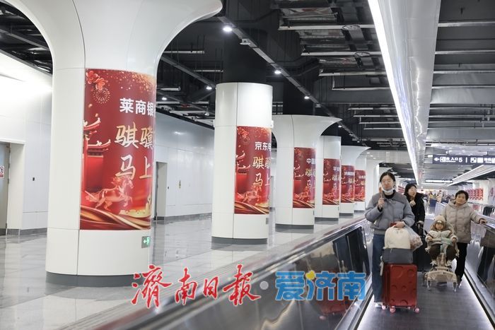 立柱焕新迎新春 泉城年味满归途