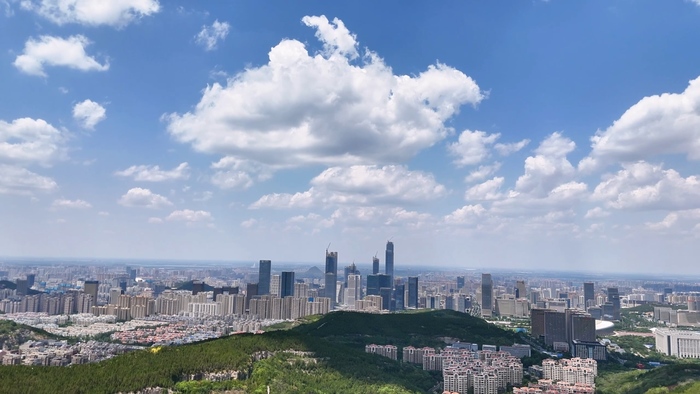 晴空作幕 云端浪漫点燃泉城好心情