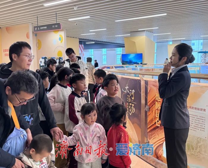 绘扇析谜 雅趣元宵 市科技馆开展元宵节主题活动