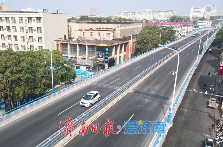 为行车安全加“锁”，济南纬六路高架路防撞护栏全面升级