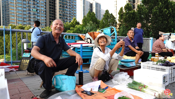 供场所、划白线，规划有序群众赞！历城潮汐疏导便民服务点：烟火气里的温暖城管答卷