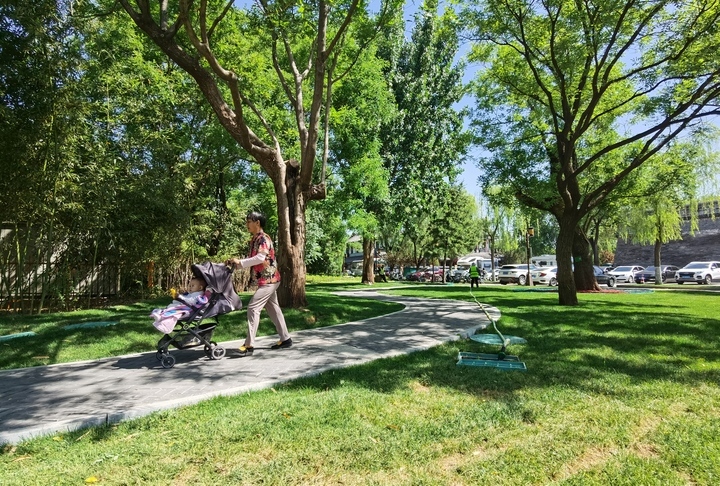 观景入画，济南大明湖南岸绿道改造再添新景