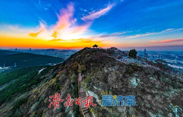 一年四季 泉在济南丨初冬千佛山绝美晚霞 落日余晖映天际