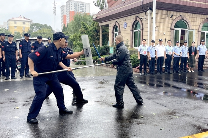 强化安全防线 济南中学开展系列安全教育与应急演练