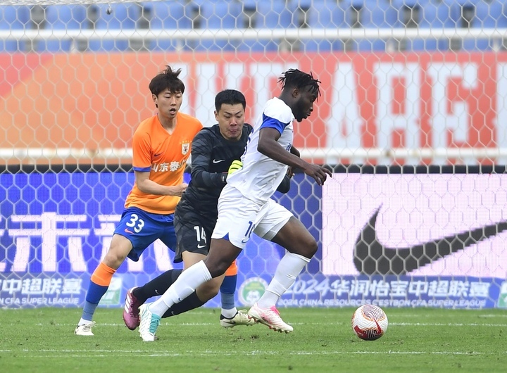 山东泰山4：1战胜沧州雄狮 中止连败获得喘息时机