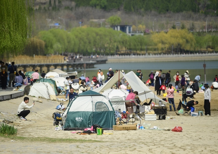 假日何必东奔西走，“家门口的公园”乐享野趣