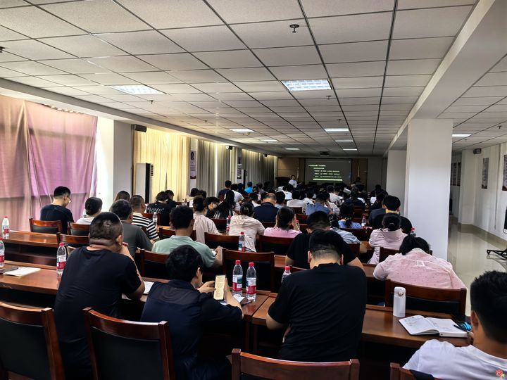 长清区顺利举办“数字跃迁 新媒体赋能实体商家与工厂” 电商培训，助力我市电商产业升级