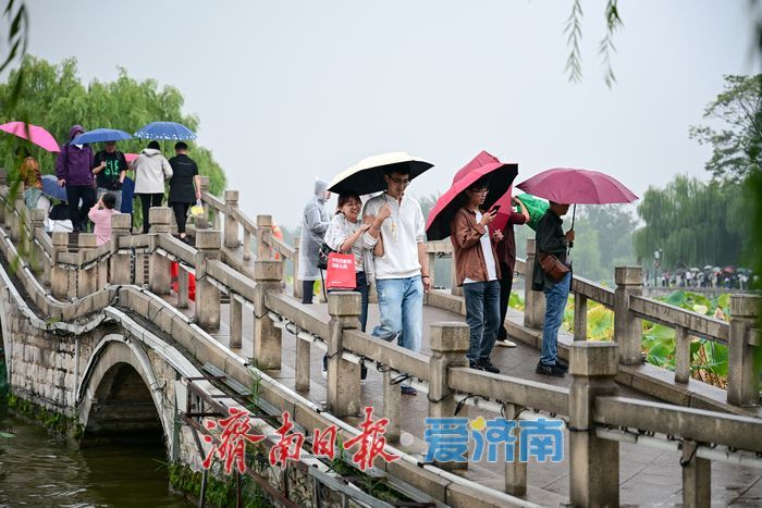 一年四季 泉在济南 