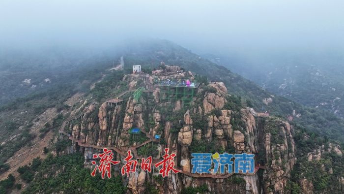 一年四季 泉在济南丨连绵秋雨终放晴 清宁森林小镇云雾缭绕引客来