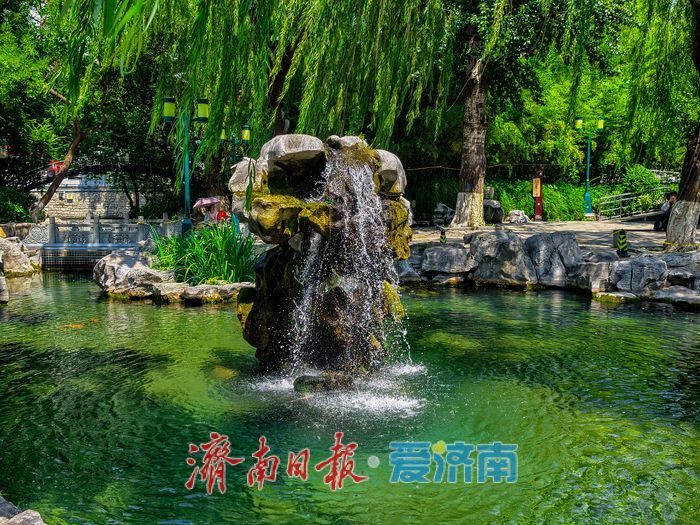 连续喷涌超300天，月牙泉未老盛夏势尤雄