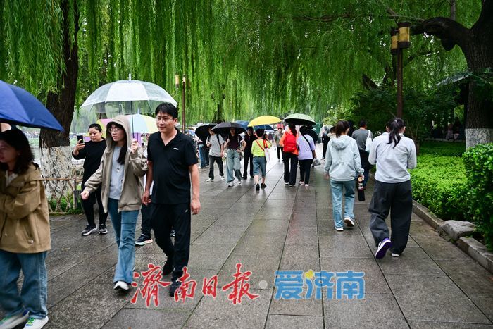 一年四季 泉在济南 