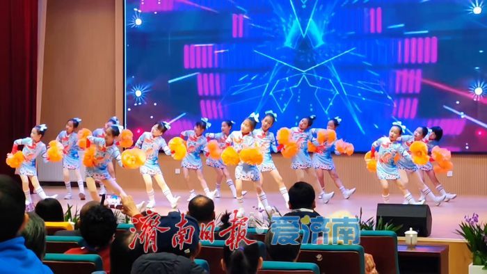 重阳节温情预热！99对金婚夫妻携手“撒糖”，见证爱情最美模样