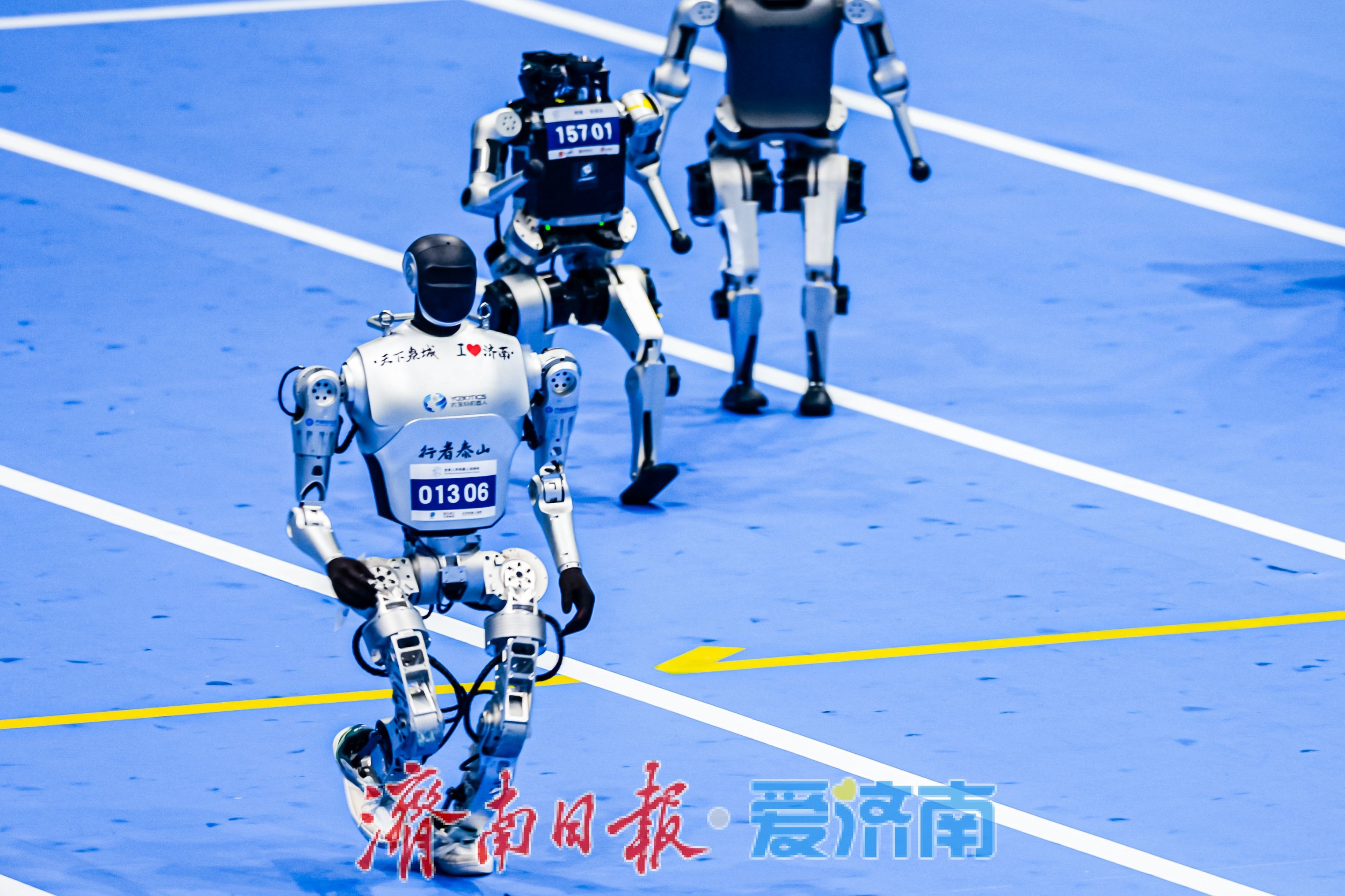 325支机器人队伍今天在济南“论剑”