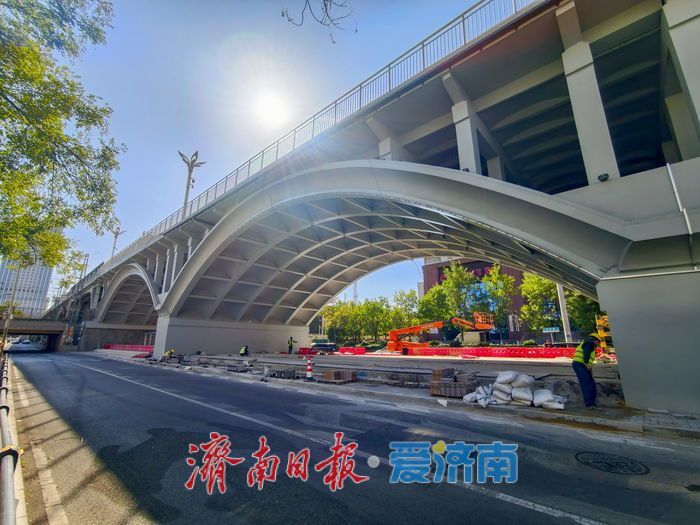 项目强省会｜多个桥洞穹顶新貌亮相！济南纬二路跨铁路天桥桥下改造提速