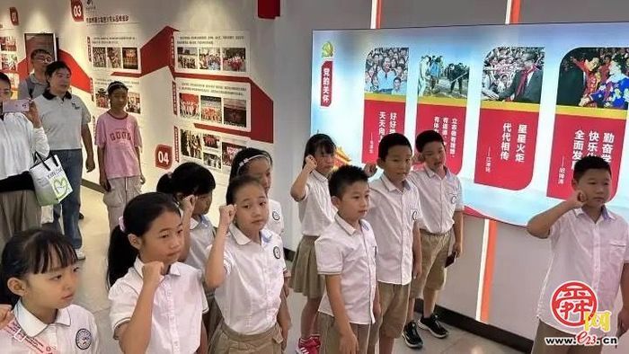 多彩暑假  共同成长  济南高新区东城逸家小学走进展馆沉浸式学习少先队队史