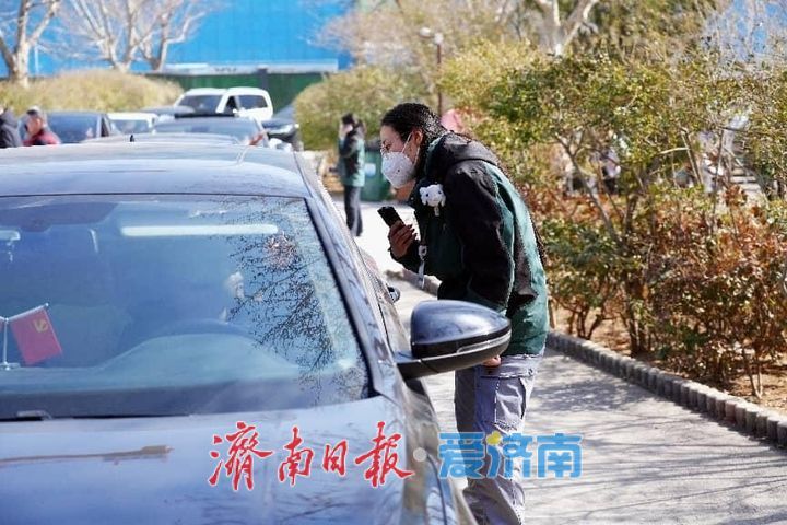 新春走基层｜客流高峰遇暖心坚守 济南野生动物世界初五迎春服务“不打折”