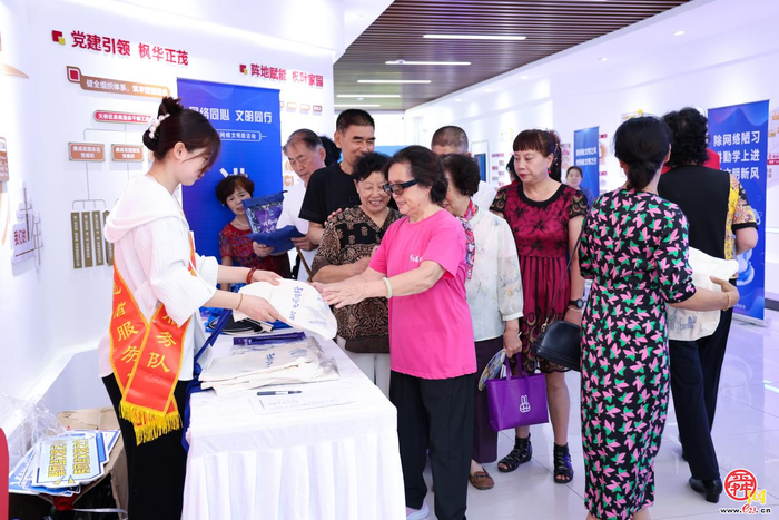 趣味互动学文明 2025济南网络文明周“六进”宣讲活动走进康城花园社区
