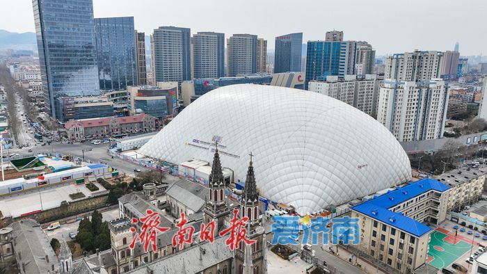 洪楼1905项目基坑气膜内日夜抢工