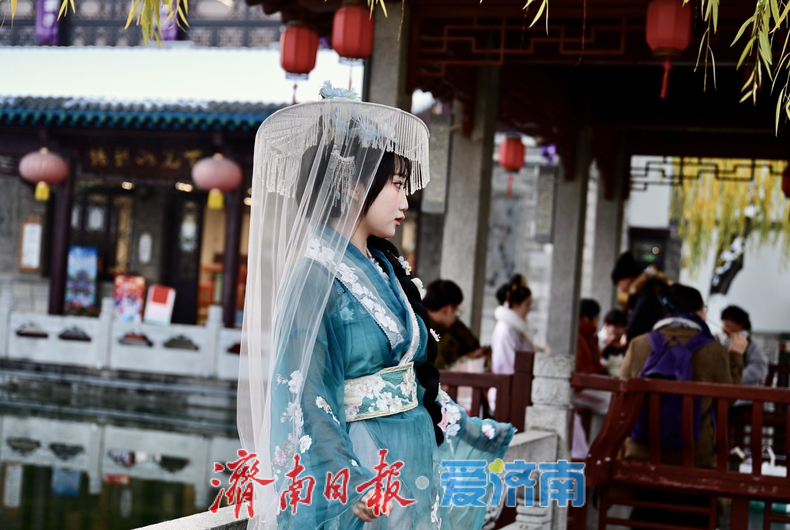 雪落曲水亭，汉服踏冬来