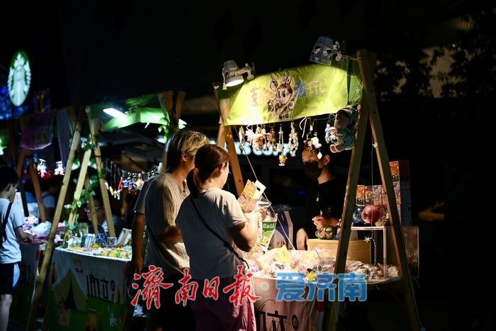 泉城夜色添烟火！印象济南露天市集打造夜生活新场景