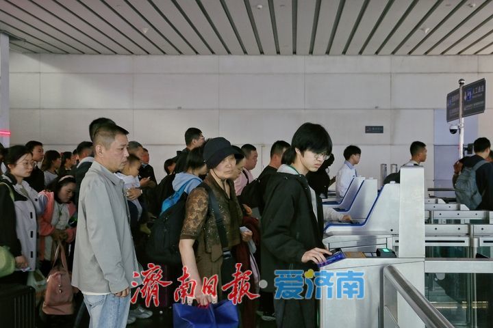 铁路五一假期运输济南三大站预计发送旅客150万人次