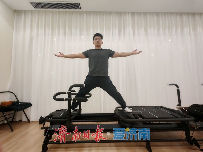 寒冬不“猫冬”：瑜伽教练助力泉城市民健康过冬