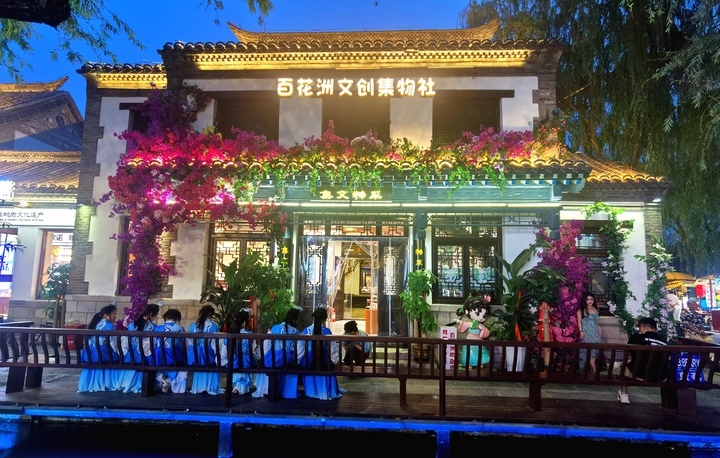 泉城夜浪漫 消夏烟火浓