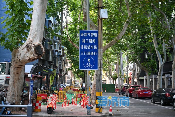 济南小纬四路天然气管道施工，过往车辆请注意绕行