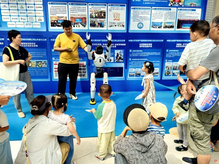 一场“可看可听可体验”的安全盛会——2026年山东省暨济南市“安全宣传咨询日”活动侧记