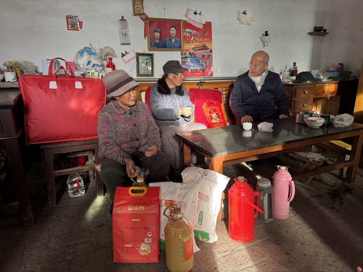 “集福泉城·情系我的兄弟姐妹”爱心捐赠主题党日活动举办