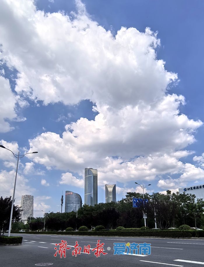 一年四季 泉在济南丨济南上空现“棉花糖”云 夏日晴空秒变童话世界