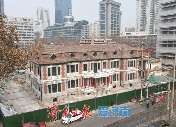 泉城年味气氛组已就位，是“蛇”候过年啦！